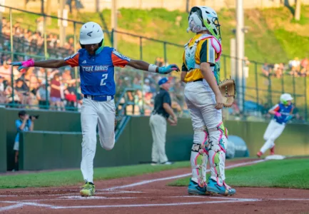 Ohio pounds out 12 hits to defeat Alabama in elimination game, 11-2